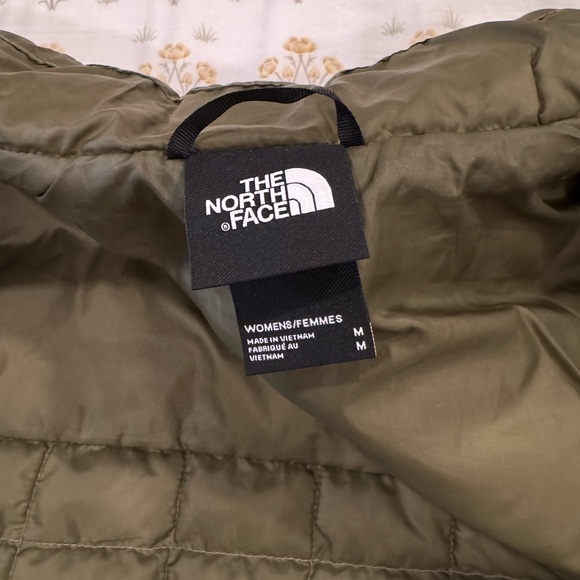 North Face Thermoball Jacket Size Medium, Olive Green - Picture 6 of 9